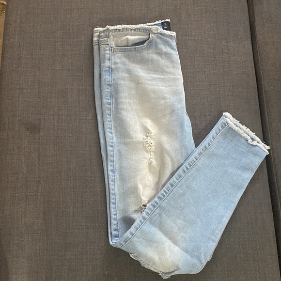 Hollister crop High Rise distressed Jeans - Picture 4 of 8